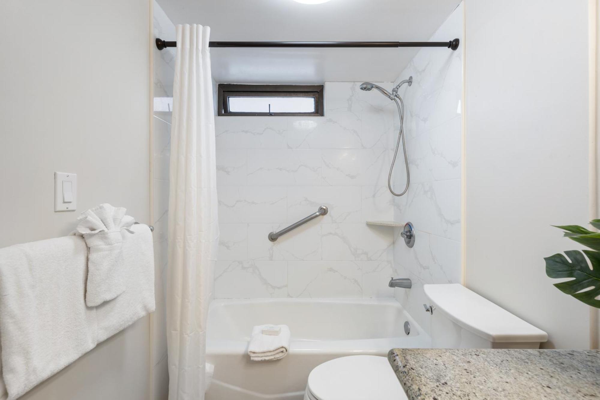 Light & Airy 8Th Floor Ocean View Condo With Lanai Condo Honolulu Buitenkant foto